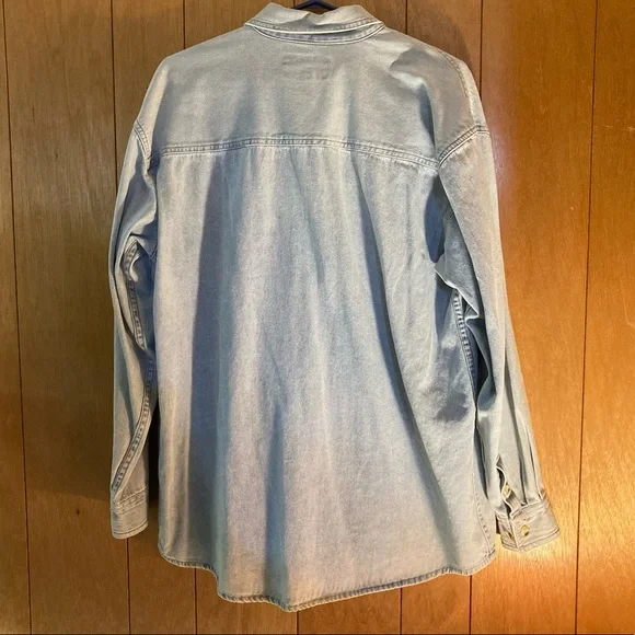 Vintage 90s Denim Button Down Men’s Large Shirt w patch on bottom right wrist 🔥 - Picture 6 of 7